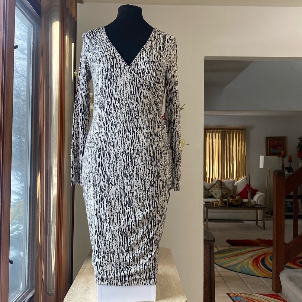 NWT banana republic dress w/ruching side,stretchy fabric, measurements in photos